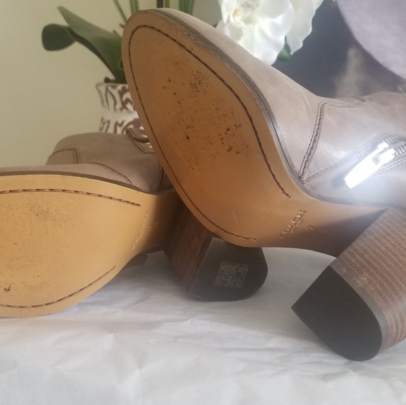 Coach leather bootie size 7M - Picture 12 of 12